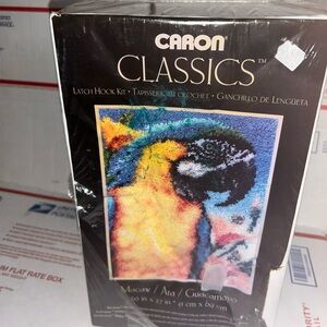 VTG Caron Classics Latch Hook Kit 20" x 27" Orange Blue MACAW PARROT BIRD CC0109